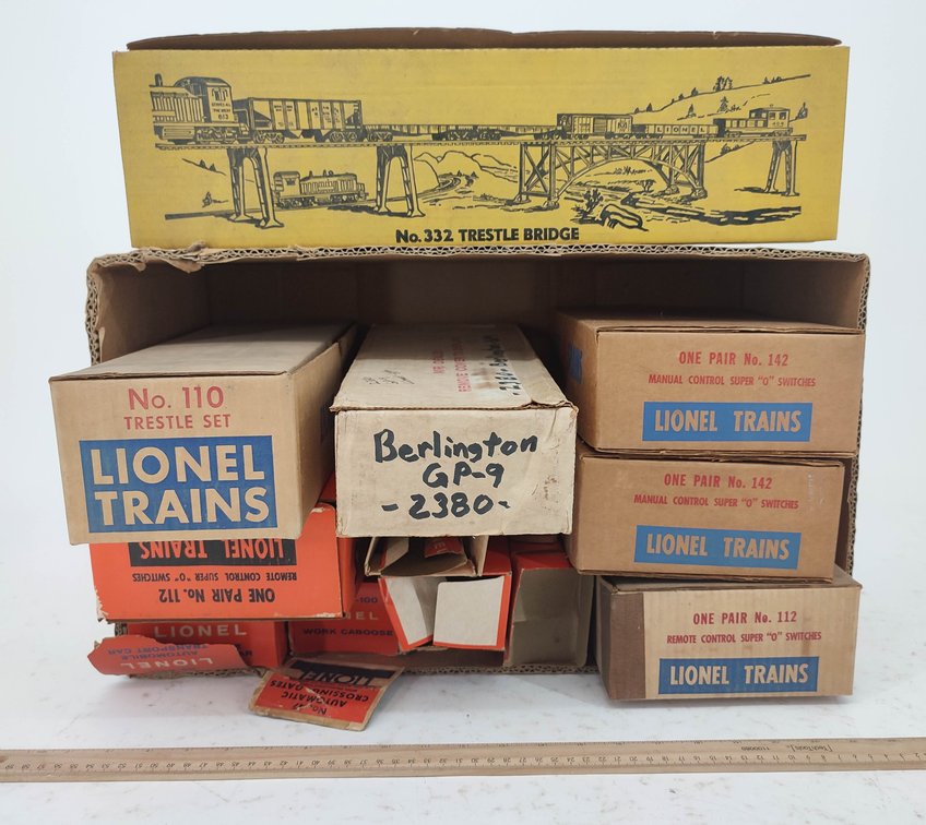 2 BOXES OF EMPTY LIONEL & MIXED BRAND TRAIN BOXES INV 260980026