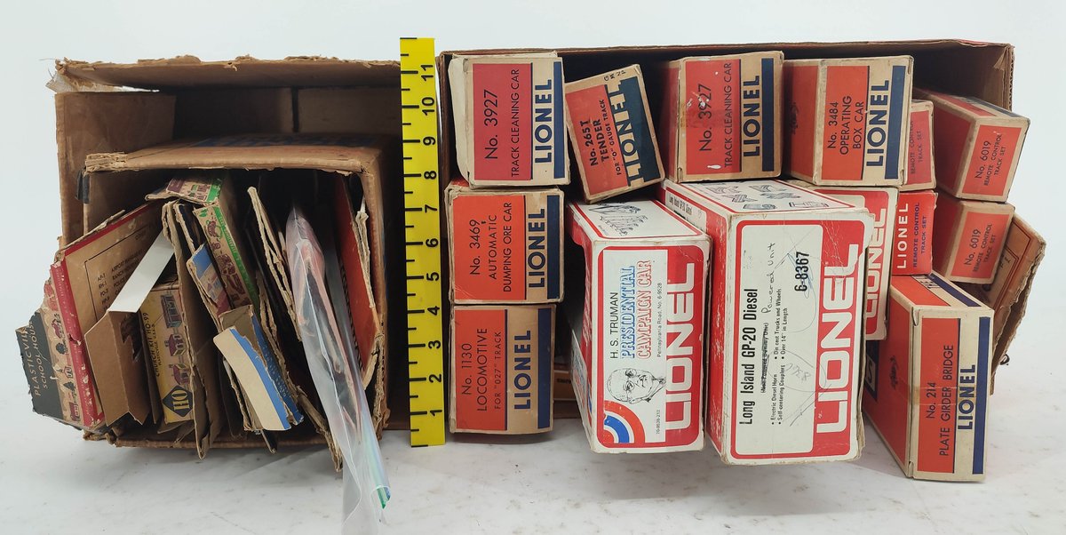 2 BOXES OF EMPTY LIONEL & MIXED TRAIN BOXES INV 260980027