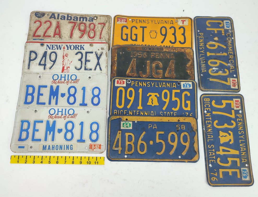 TRAY OF VINTAGE LICENSE PLATES, MIXED STATES INV 260980024