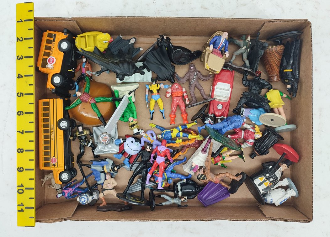 ASSORTED TOY ACTION FIGURES VEHICLES & ACCESSORIES SCHOOL BUS BATMAN WOLVERINE & MIXED LOT  INV 260630010