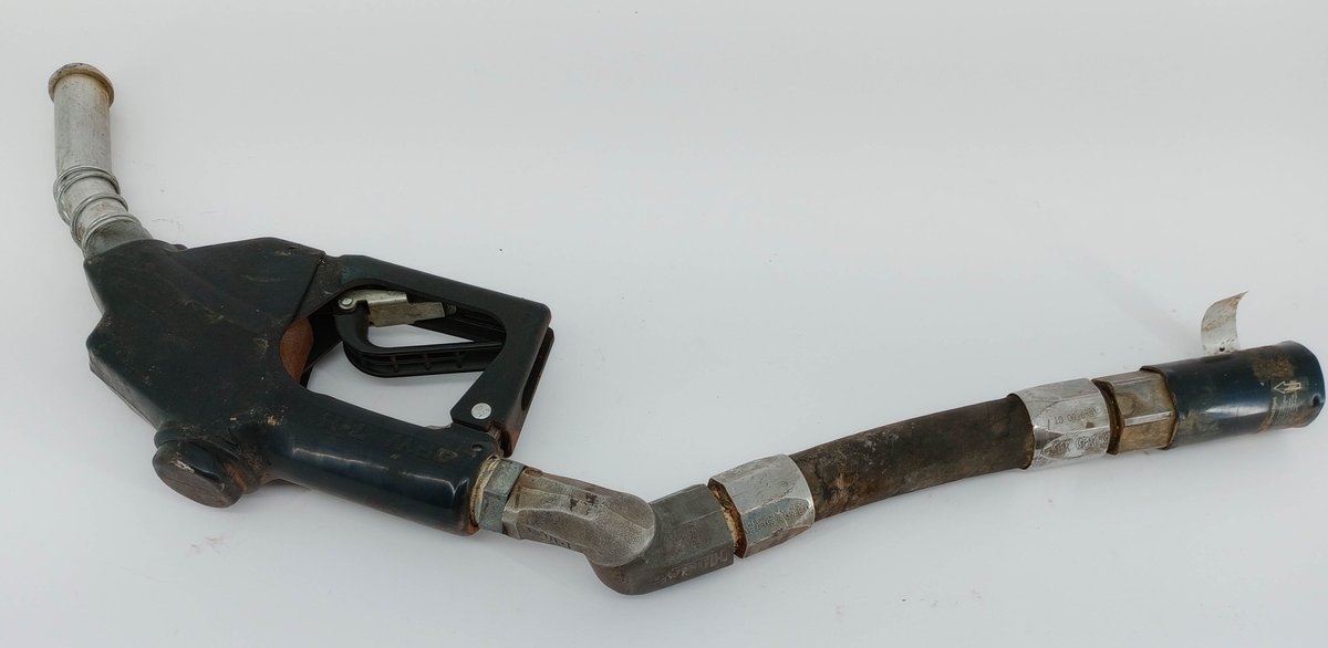 USED FUEL NOZZLE WITH HOSE & METAL FITTINGS INV 261040022