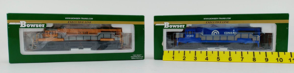 BOWSER 23377 & 23387 MAINE CENTRAL & CONRAIL GE U25B LOCOMOTIVES, 2 OBS INV 261040024