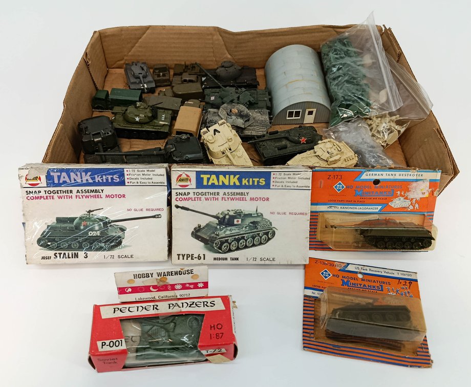 ASSORTED MILITARY TANK & VEHICLE MODELS ROCO MINITANKS STALIN 3 TYPE-61 TANK KITS PETNER PANZERS & QUONSET HUT SOME OB  INV 261671941