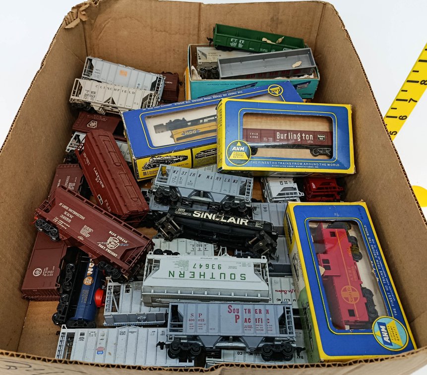 ASSORTED HO SCALE FREIGHT CARS & ROLLING STOCK AHM BACHMANN PENNSYLVANIA SANTA FE SOUTHERN BURLINGTON & OTHERS SOME OB  INV 261671947