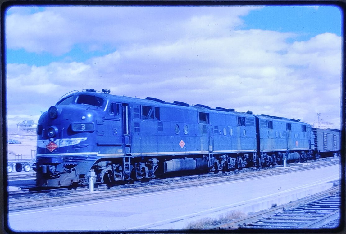 125+ COLOR PHOTOS: MOSTLY TRAINS INV 260490011
