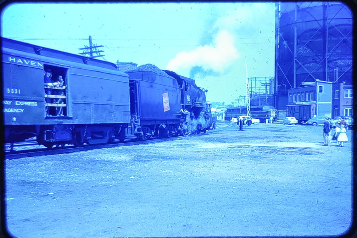 120+ COLOR SLIDES: MOSTLY TRAINS, BUILDINGS, RAILWAY SCENERY  INV 260830007