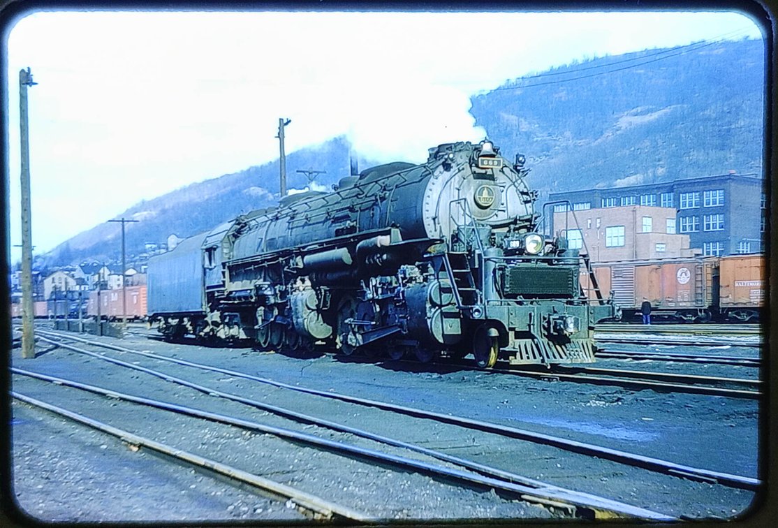 125+ COLOR SLIDES: MOSTLY TRAINS  INV 260830009