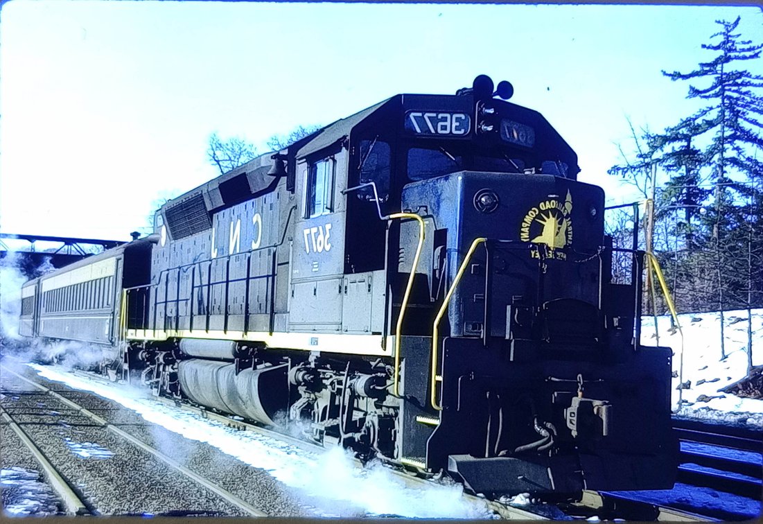 GENEROUS LOT OF COLOR SLIDES: RAILROAD, BUSES, TROLLEYS ETC INV 262510728