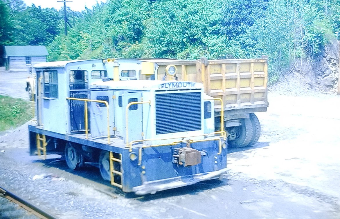 200+ COLOR SLIDES: TRAINS, BUSES, TROLLEYS, SCENERY, ETC  INV 262510771