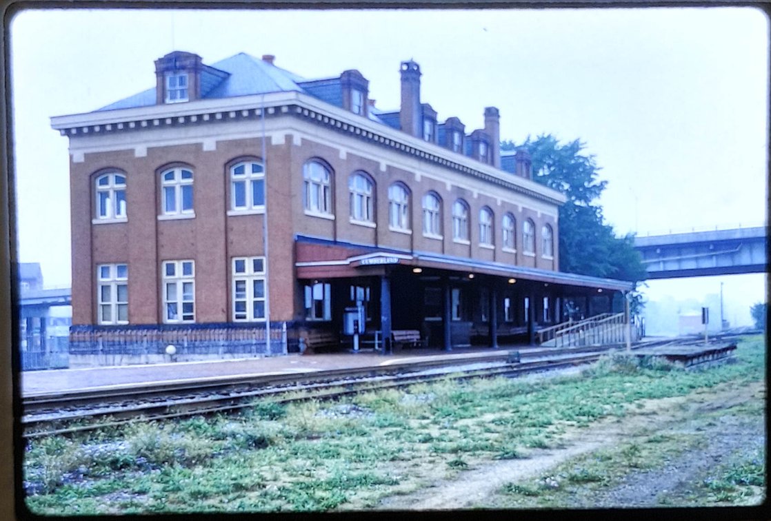 250+ COLOR SLIDES - MOSTLY TRAINS, STATIONS ETC  INV 262510783