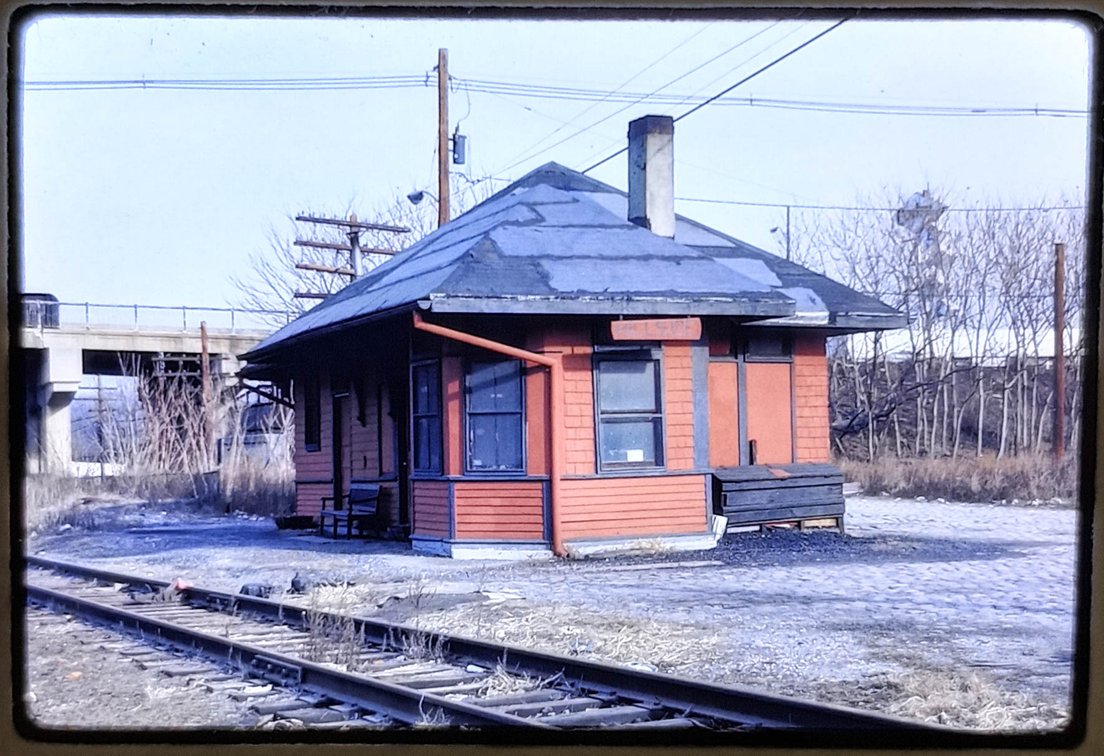 300+ COLOR SLIDES - MOSTLY STATIONS AND FIXED FACILITIES, MOST LABELED  INV 262510786
