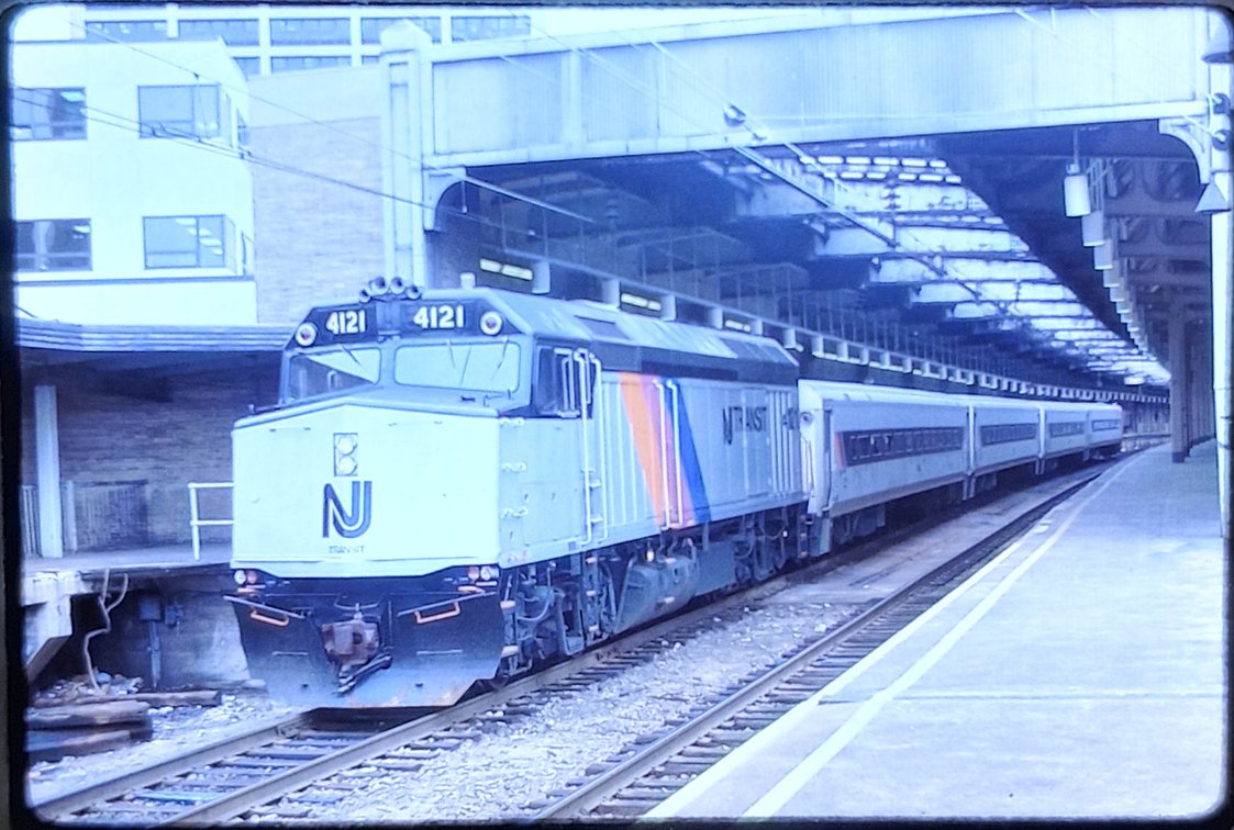 400+ COLOR SLIDES - MOSTLY CONRAIL, NJ TRANSIT TRAINS & FACILITIES, LABELED  INV 262510790