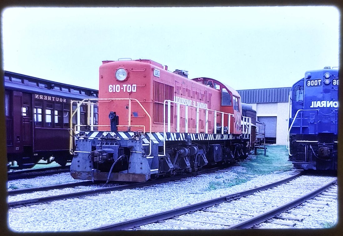 400+ COLOR SLIDES - MIXED RAILROADS, FACILITIES, MOST LABELED  INV 262510792