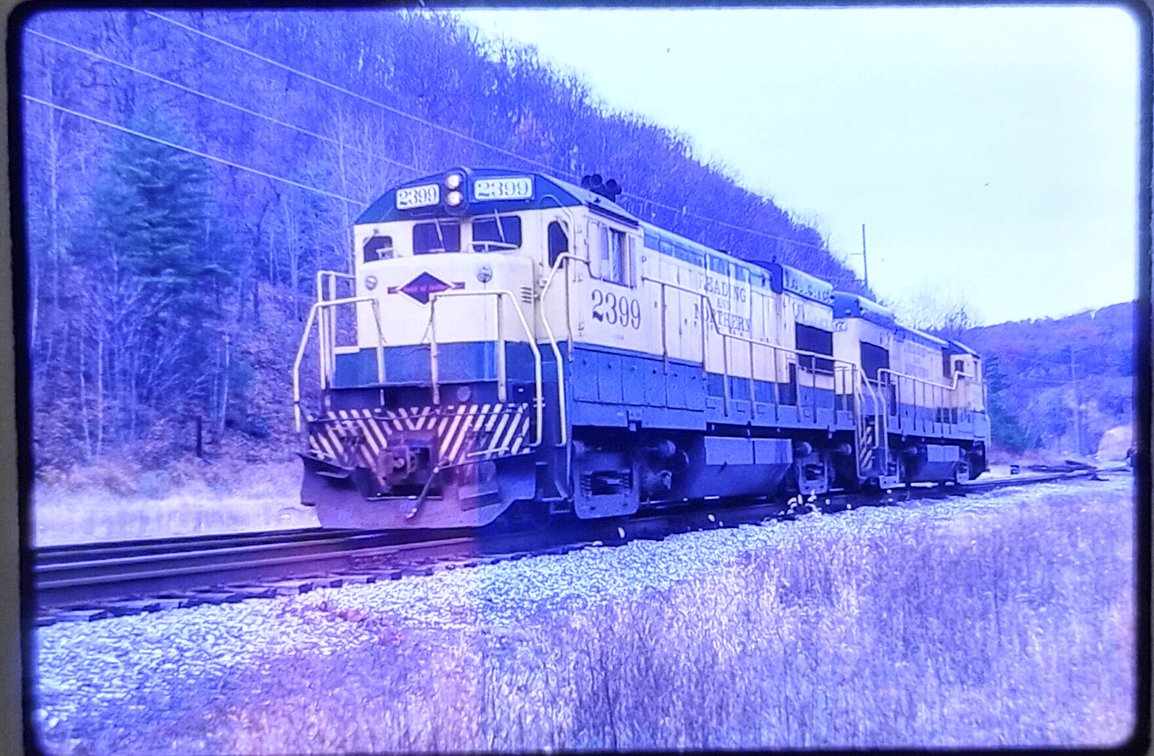 200+ COLOR SLIDES - MIXED RAILROADS, MOST LABELED  INV 262510794