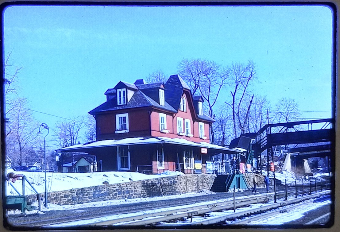 450+ COLOR SLIDES - MOSTLY STATIONS & FIXED FACILITIES, MOST LABELED  INV 262510796