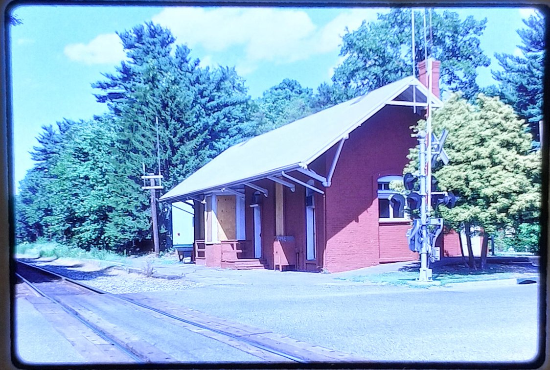 250+ COLOR SLIDES - MOSTLY STATIONS & FIXED FACILITIES, MOST LABELED  INV 262510798