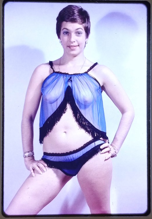 450+ VINTAGE 70S COLORED SLIDES OF NUDE OR PARTIALLY DRESSED FEMALES, REFLECTING THE AESTHETIC OF THAT ERA  INV 262510800