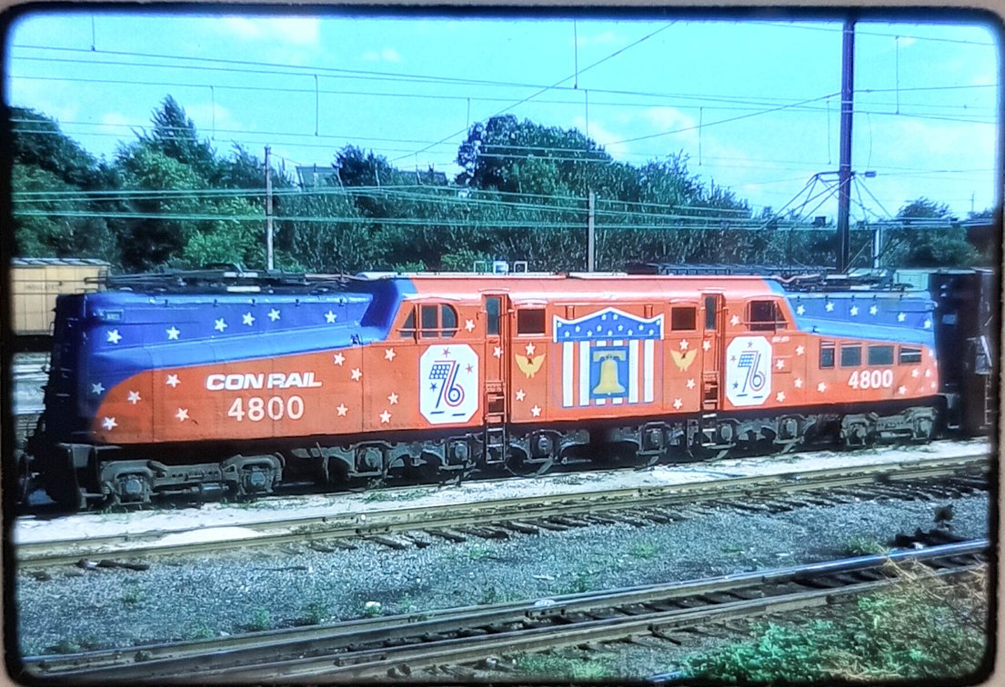 250+ COLORED SLIDES: MOSTLY TRAINS, RAILROAD FACILITIES  INV 262510820