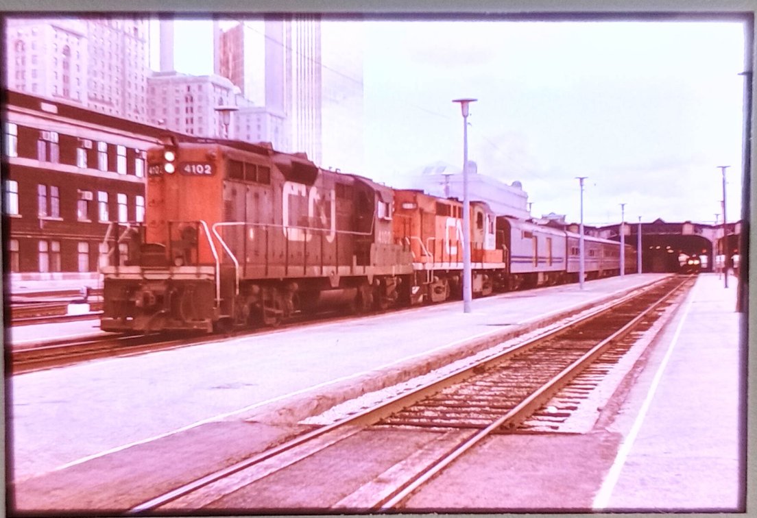 550+ COLORED SLIDES: MOSTLY TRAINS, RAILROAD FACILITIES  INV 262510821