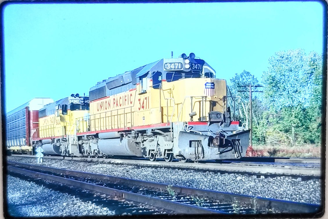 300+ COLORED SLIDES: MOSTLY TRAINS, RAILROAD FACILITIES  INV 262510825
