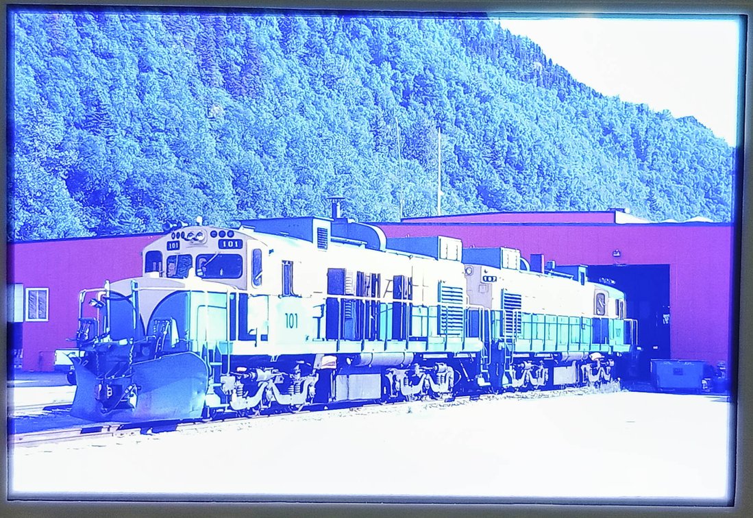 KODAK CAROUSEL SLIDE TRAY W/75 SLIDES: MOSTLY TRAINS IN THE WILD  INV 262510846