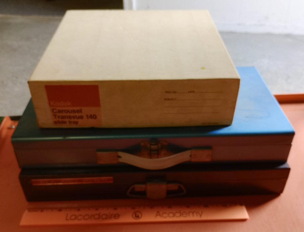 2 EMPTY METAL SLIDE TRAYS & 1 EMPTY KODAK CAROUSEL - NO SLIDES INCLUDED  INV 262510852