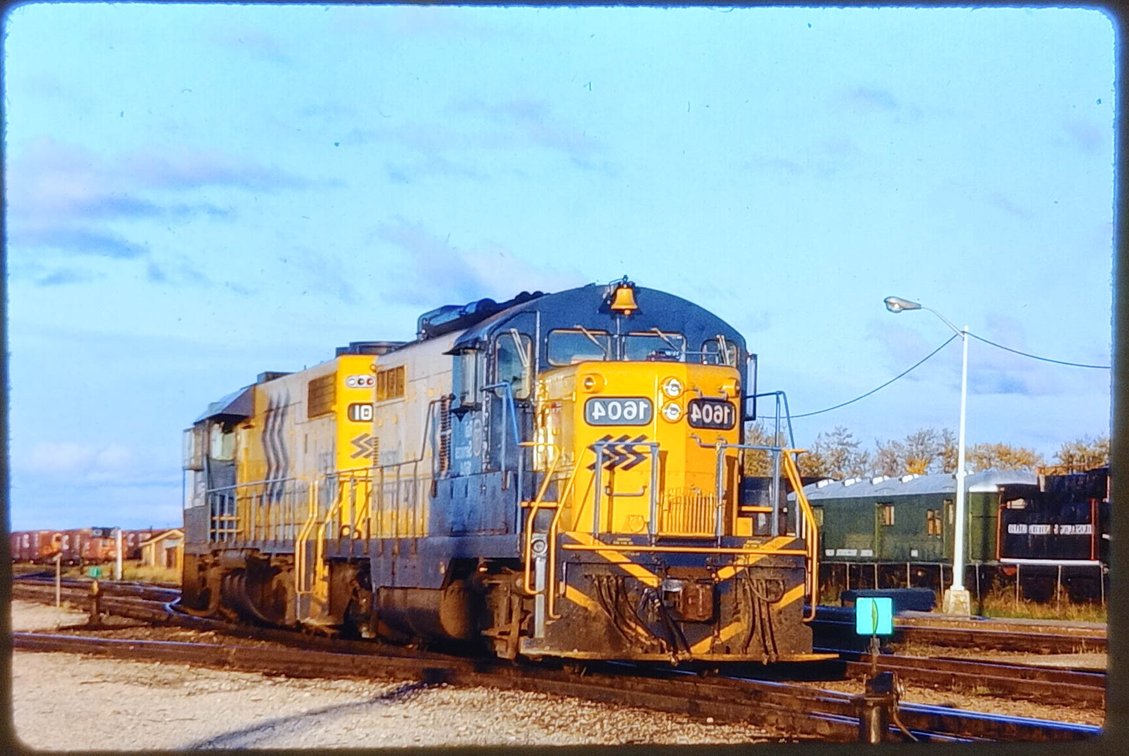 400+ COLOR SLIDES - MOSTLY TRAINS, TROLLEYS, BUSES  INV 262510860
