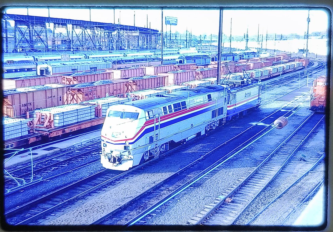 450+ COLOR SLIDES - MOSTLY AMTRAK TRAINS  INV 262510896