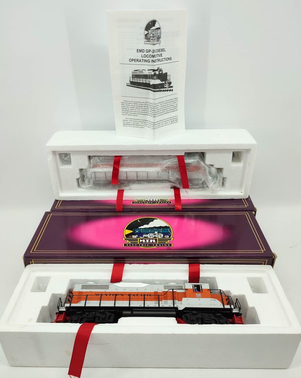 M.T.H. 2 3-RAIL EMD GP-20 WESTERN PACIFIC DIESEL LOCOMOTIVES NO. 207 MT-2141LP & WP NO. 2004 MT-2141LP DUMMY UNIT W/BOXES  INV 263230046