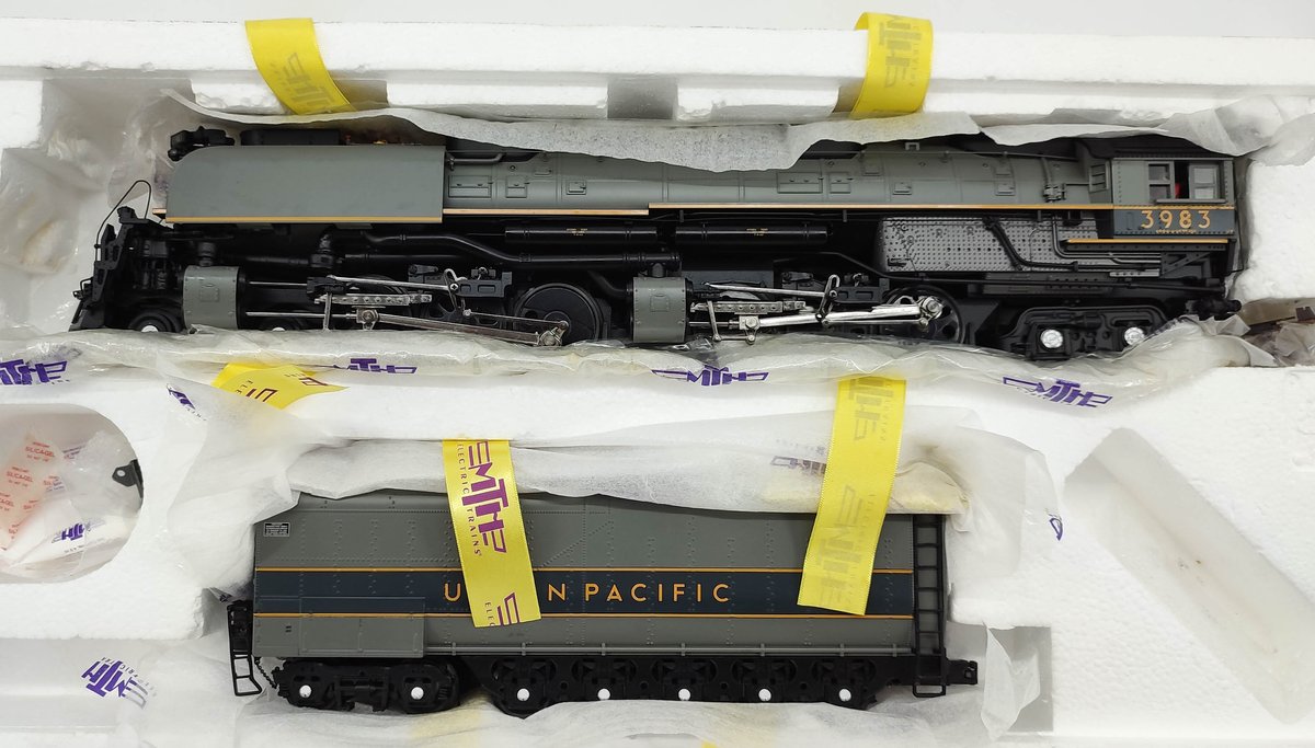 M.T.H. UNION PACIFIC 3983 4-6-6-4 CHALLENGER STEAM ENGINE & TENDER PROTO SOUND 3-RAIL 20-3684-1 OB  INV 263230083