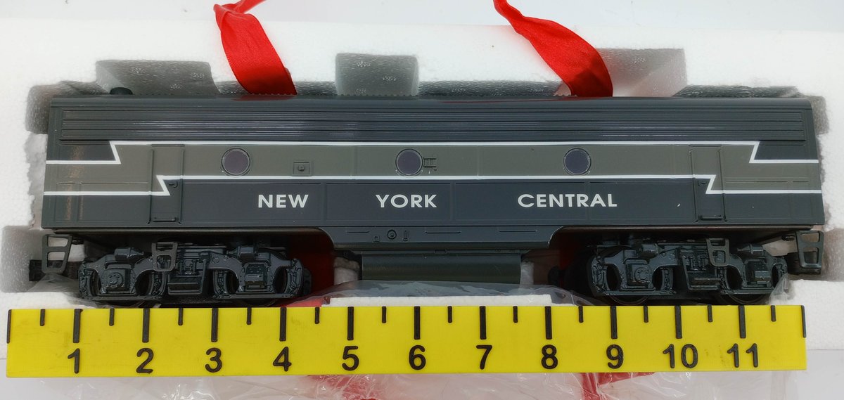 NYC DIESEL F-UNIT B UNIT LOCOMOTIVE, O GAUGE, IN FOAM TRAY  INV 263310008