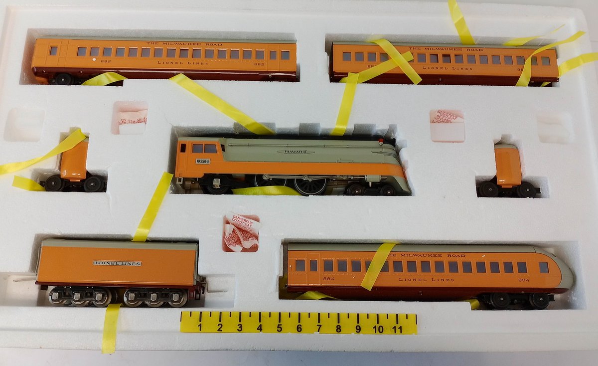 LIONEL O GAUGE MILWAUKEE ROAD HIAWATHA 350-E STEAM LOCOMOTIVE & 4 PASSENGER CARS SET, OB  INV 263310012