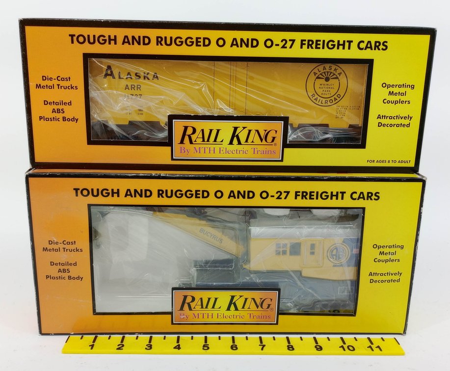 2 RAIL KING MTH O GAUGE 30-7825 & 30-79382 ALASKA REEFER & CRANE CARS, 2 OBS  INV 263310025