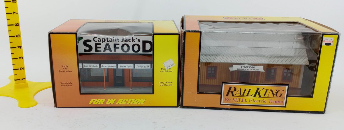 2 RAILKING MTH O GAUGE 30-90038 SEAFOOD STAND & 30-90137 UNION TIMBER BUNK HOUSE, 2 OBS  INV 263310041