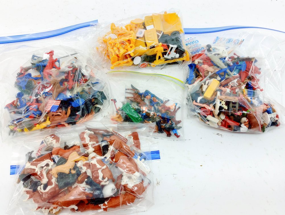 ASSORTED PLASTIC MINIATURE FIGURES COWBOYS SOLDIERS FARM ANIMALS CONSTRUCTION WORKERS & BULLDOZER  INV 263310069