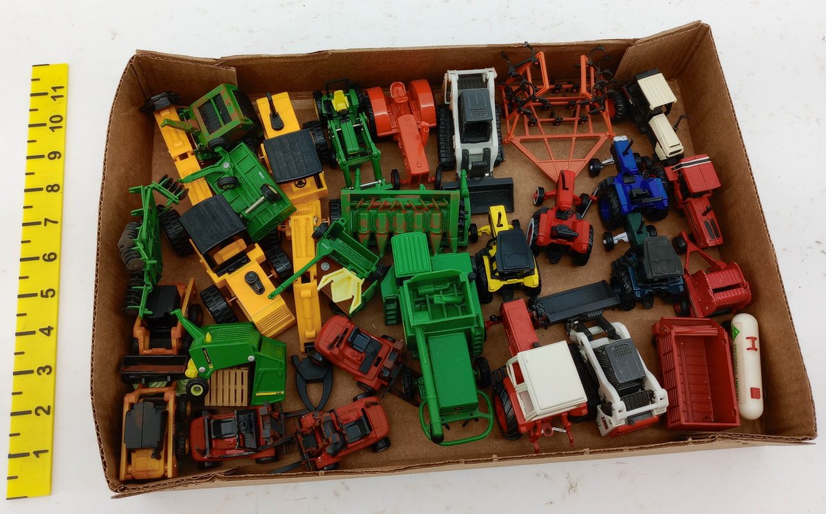 ASSORTED DIE-CAST FARM & CONSTRUCTION VEHICLES JOHN DEERE BOBCAT & INTERNATIONAL TD-24 DIESEL CRAWLER  INV 263310071