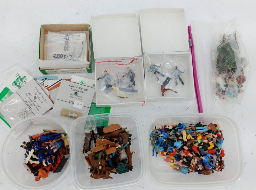 ASSORTED HO SCALE PAINTED FIGURES & EVERGREEN HILL WOODSMAN SET, CROW RIVER PARTS, SOME OBS NNC  INV 263310085