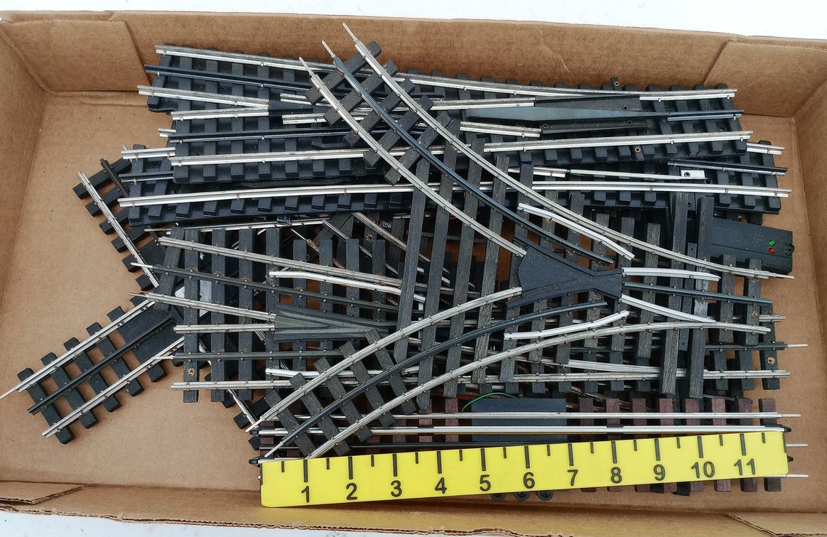 ASSORTED O GAUGE TRACK SWITCHES & STRAIGHT TRACK SECTIONS  INV 263310111