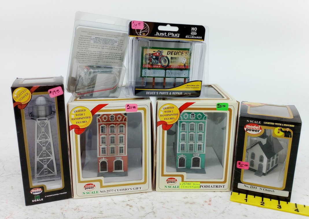 5 MODEL POWER N SCALE LIGHTED BUILDINGS & WATER TOWER W/ JUST PLUG HO BILLBOARD, 5 OBS INV 263330028