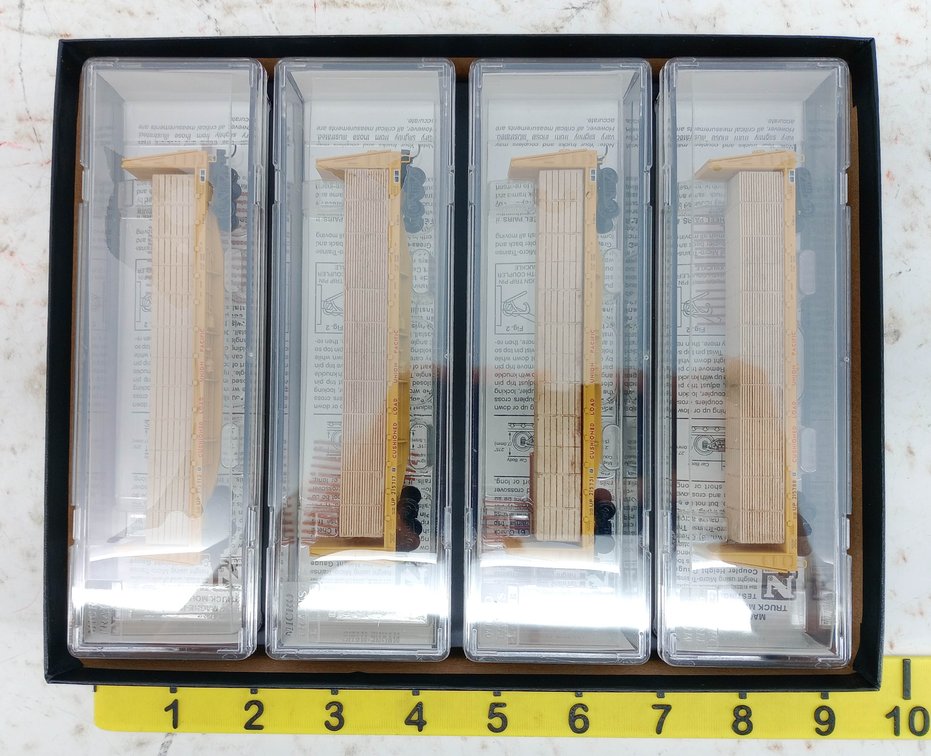 MICRO-TRAINS 993 00 185 UNION PACIFIC 4 CAR RUNNER PACK N SCALE BULKHEAD FLATS W/ LUMBER LOADS, OB INV 263330059