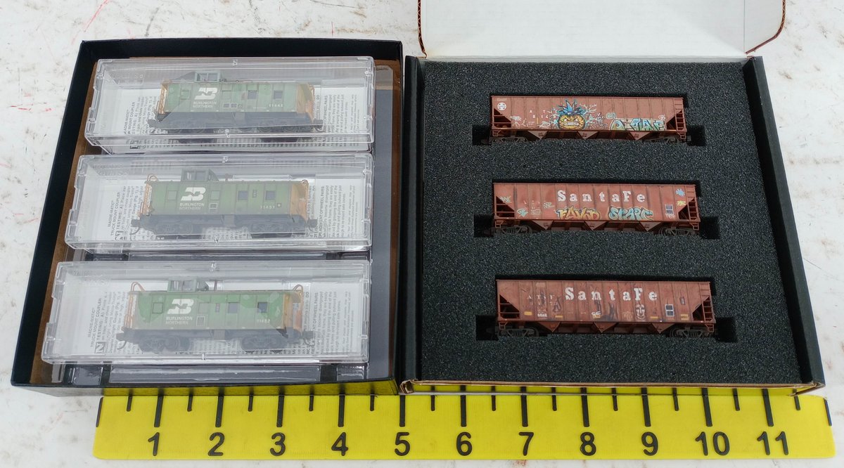 2 MICRO-TRAINS N SCALE WEATHERED 3-PACKS BURLINGTON NORTHERN CABOOSES & SANTA FE HOPPERS, 2 OBS INV 263330064