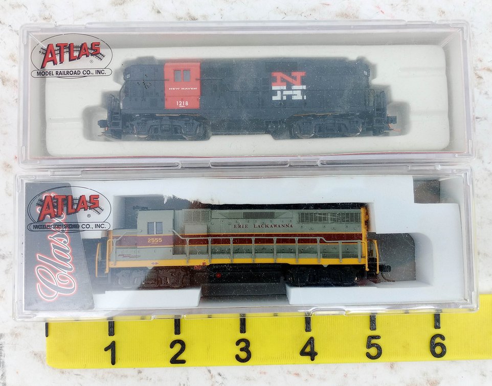 2 ATLAS N GAUGE GP-9 NEW HAVEN 1218 & GP-35 ERIE LACKAWANNA 2555 LOCOMOTIVES, 2 OBS INV 263330089