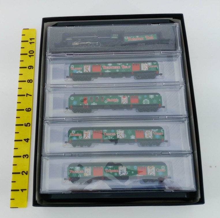 MICRO-TRAINS 993 21 260 REINDEER BELT SET N SCALE LOCOMOTIVE & 4 PASSENGER CARS, OB INV 263330133