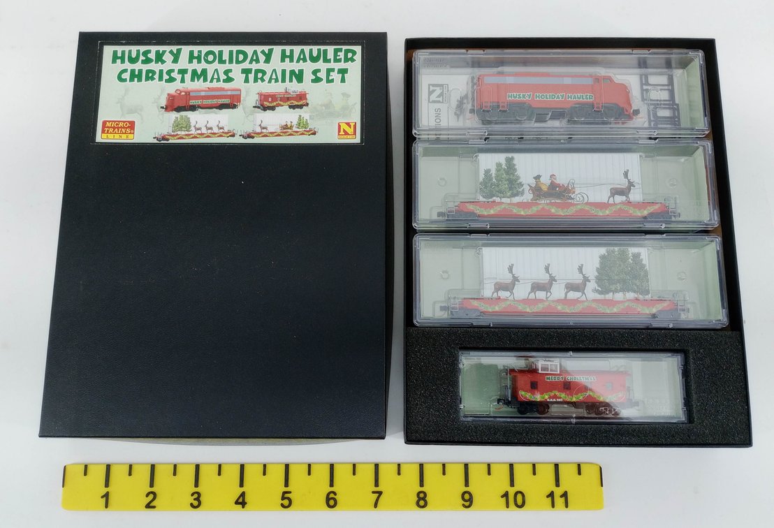 MICRO-TRAINS N SCALE HUSKY HOLIDAY HAULER CHRISTMAS TRAIN SET, 4 CARS, OB INV 263330182