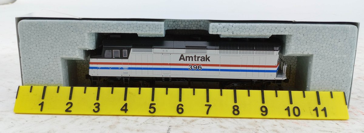 KATO HO 37-6582 AMTRAK PHASE III #396 EMD F40PH LOCOMOTIVE W/ DITCHLIGHTS, OB INV 263330259