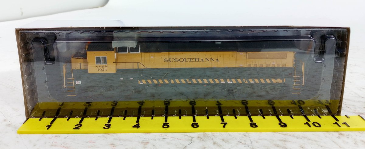 ATLAS HO 10 003 093 SUSQUEHANNA HO DASH 8-40B LOCOMOTIVE #4024, OB INV 263330262