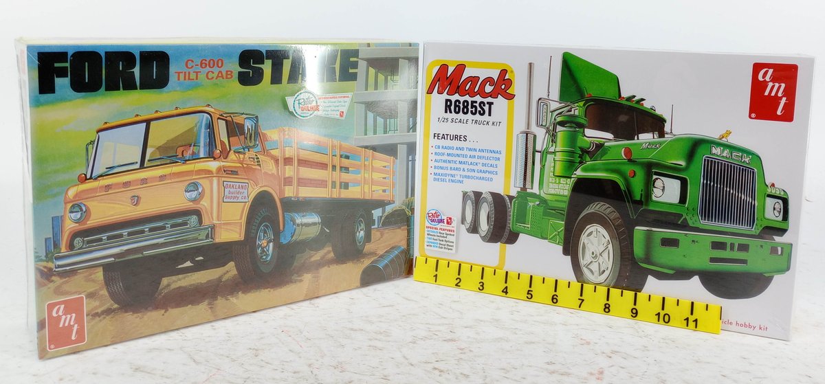 2 AMT 1/25 SCALE TRUCK MODEL KITS MACK R685ST & FORD C-600 TILT CAB STAKE SEALED 2 OB INV 263330306