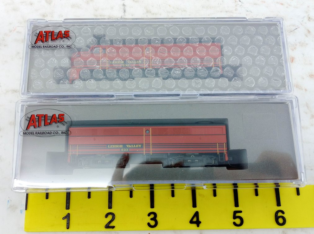 2 ATLAS N SCALE 40 004 572 & 40 004 592 LEHIGH VALLEY FA-1 & FB-1 DIESELS, 2 OBS INV 263330336