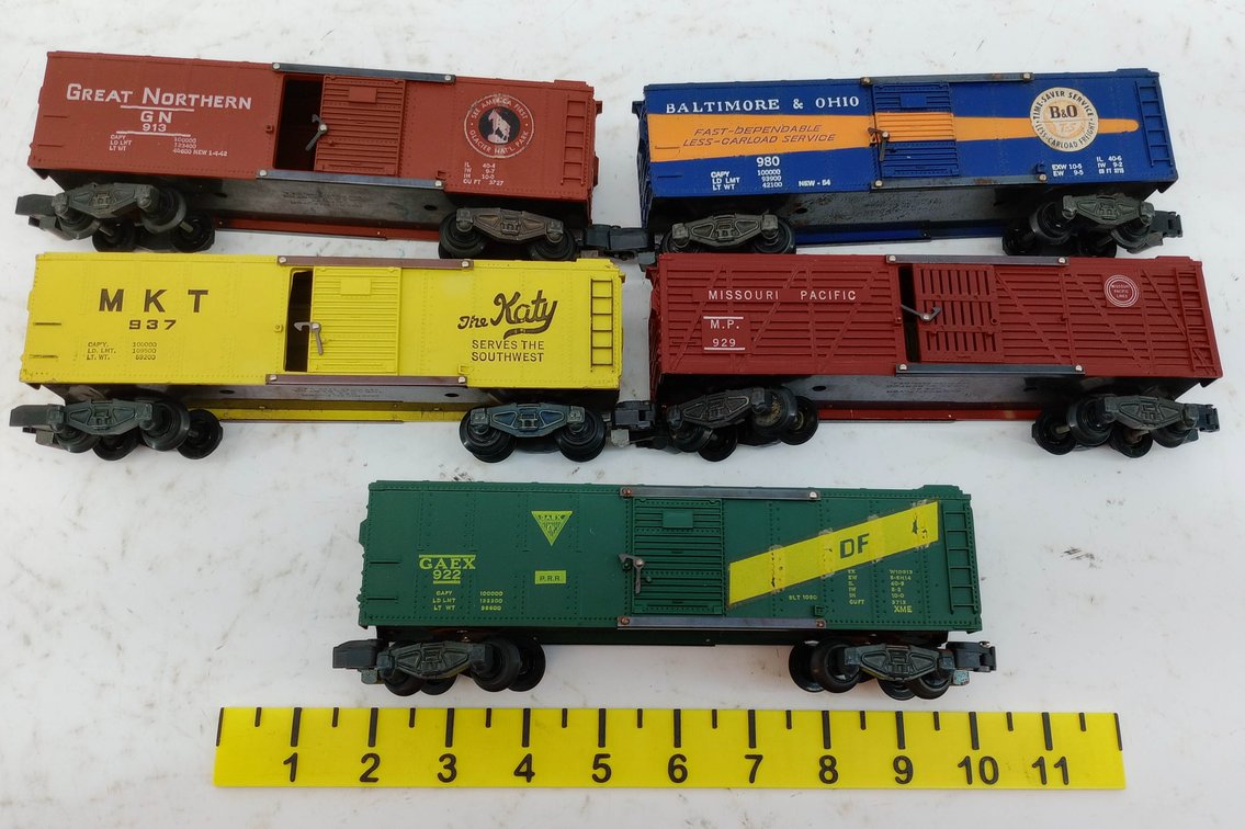 AMERICAN FLYER 5 ASSORTED BOX CARS INV 263360008