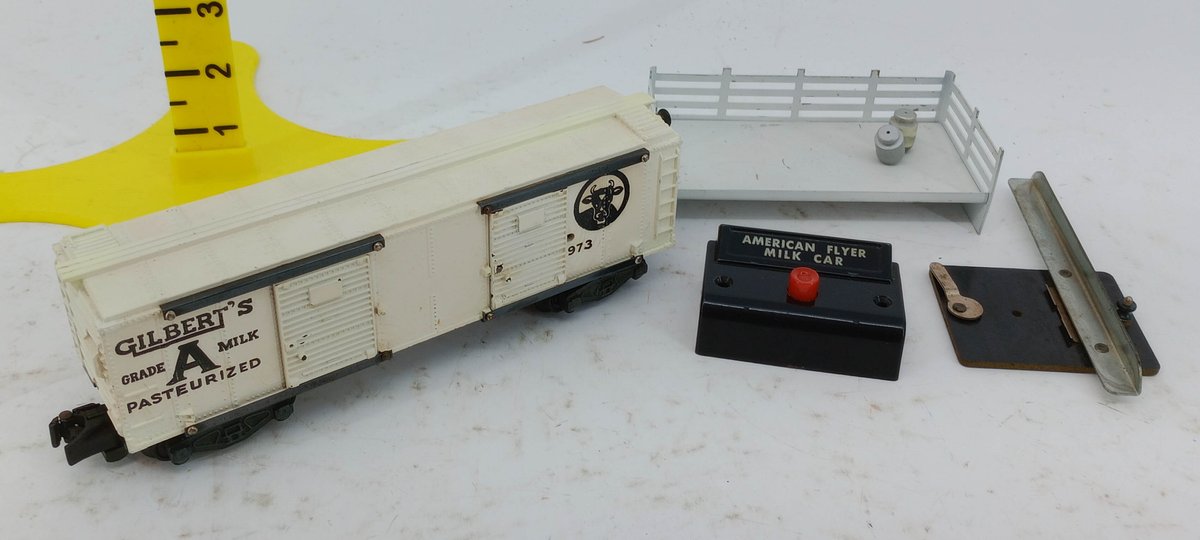 AMERICAN FLYER 973 OPERATING MILK CAR W/PLATFORM INV 263360016